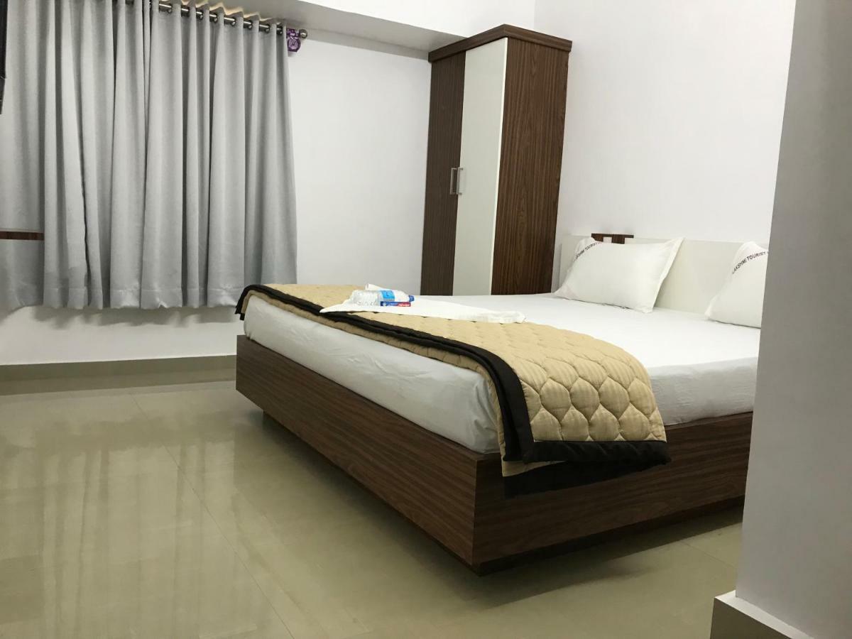 Lakshmi Tourist Home Guruvāyūr Esterno foto
